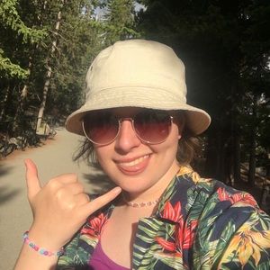 Meet your Posher, Julia